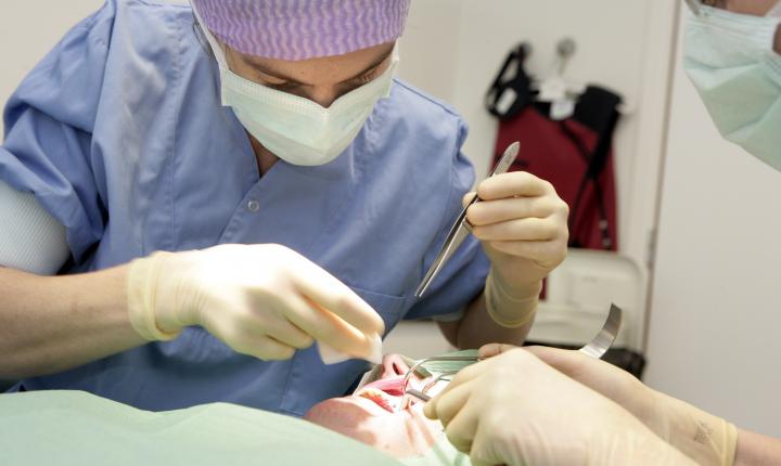 جراحة الليزر المتخصصة لجراحة الوجه والفكين في إيران