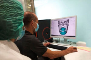 الاتصال بجراح الفم عند ظهور أعراض شديدة وعالية الخطورة