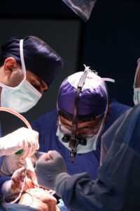 الدكتور شهاب الدين عزيزي، أفضل جراح للوجه والفكين في إيران