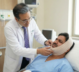 السيطرة على الألم بعد جراحة الفك في المستشفى بواسطة طبيب