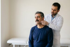 علاج مشاكل المفصل الصدغي الفكي بالعلاج الطبيعي